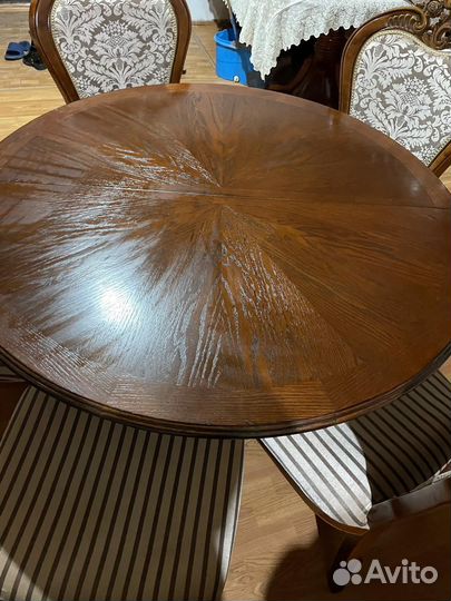 Стол и стулья