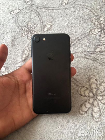Телефон iPhone 7