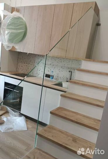 Ограждения из стекла для балконов и второго света