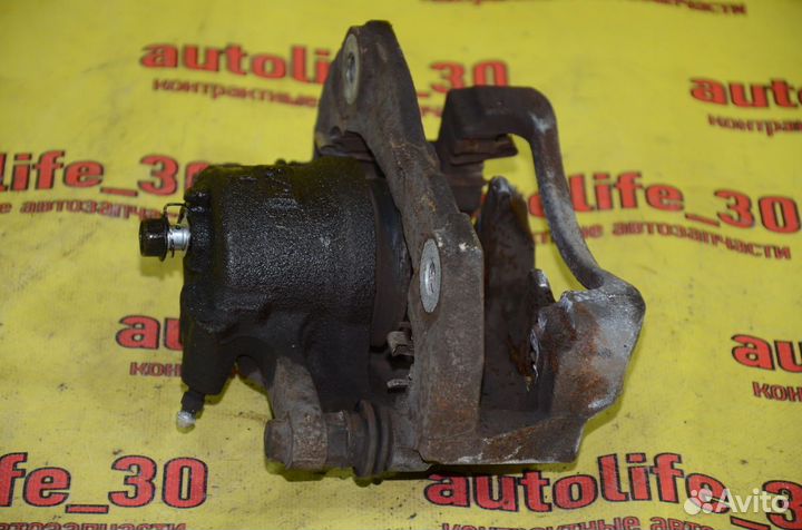 Суппорт тормозной передний левый Toyota Auris E150