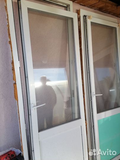 Двери пластиковые бу. 2 шт. 75х205 по коробке