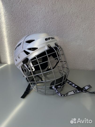 Хоккейный шлем