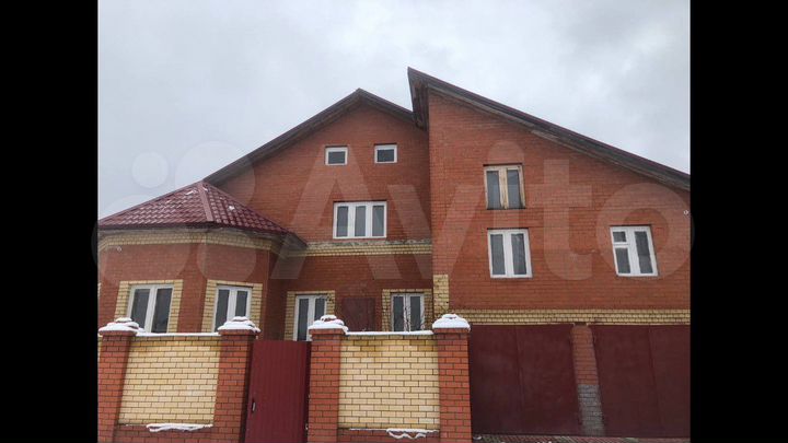 Коттедж 450 м² на участке 10 сот.