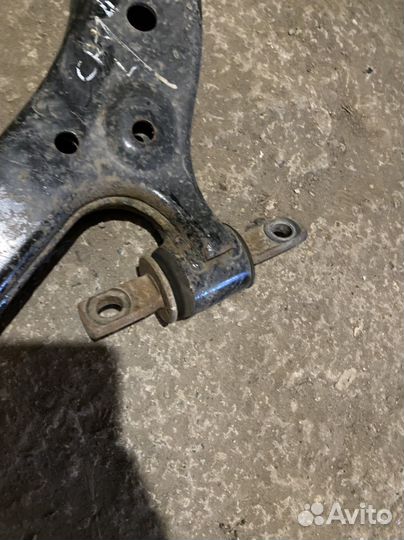 Рычаг передний нижний левый honda cr-v 4 2.0