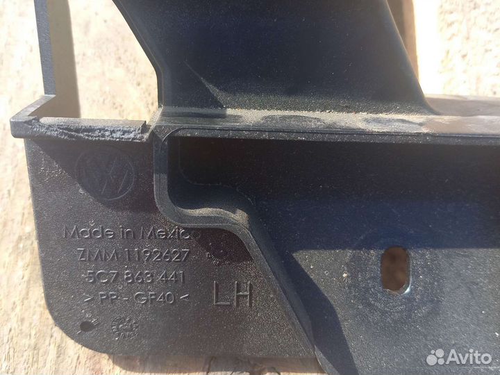 Кранштейн центральной консоли левый джетта 6