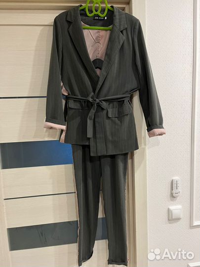 Костюм женский