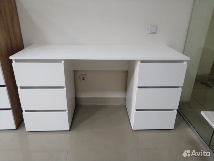 Письменный стол