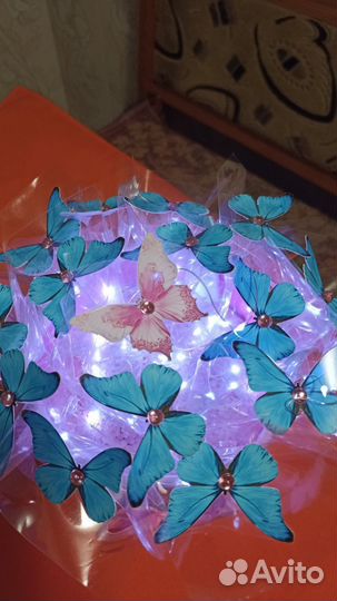 Бабочки в шляпной коробке