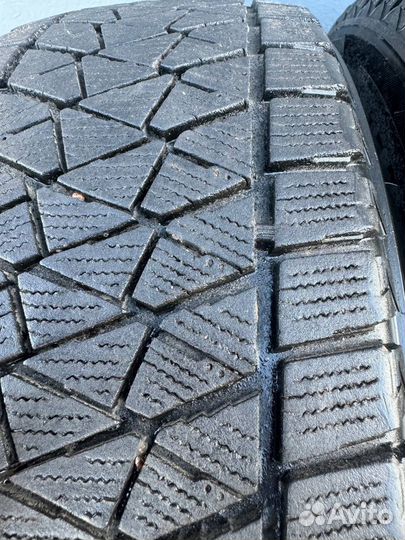 Bridgestone Blizzak DM-V2 215/60 R17 96