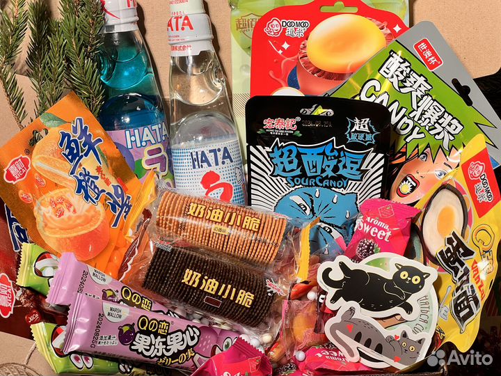 Новогодний подарок азиатские сладости и японские л