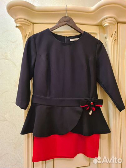 Костюм женский новый 46