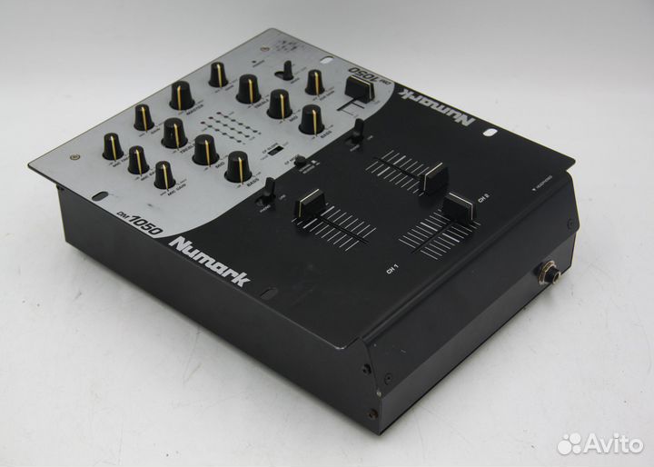 Микшерный пульт Numark dm1050