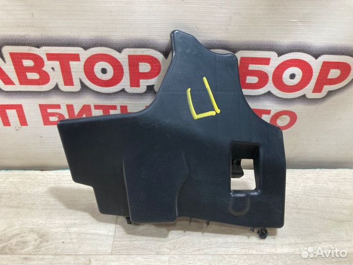 Дефлектор радиатора правый Toyota Corolla 150