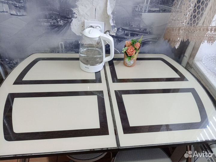 Кухонный стол