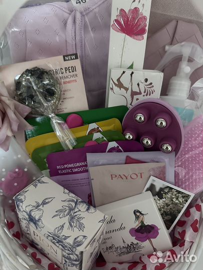 Подарочная корзинка на 8 марта