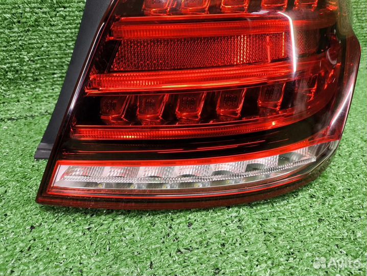 Фонарь задний наружный правый Mercedes-Benz E-Class