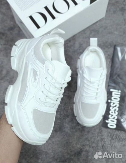 Кроссовки женские