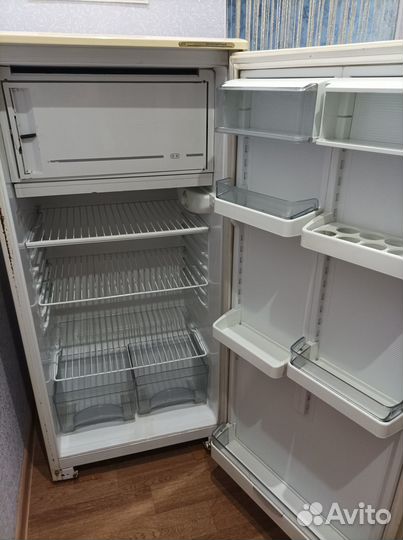 Продается б/у холодильник и телевизор