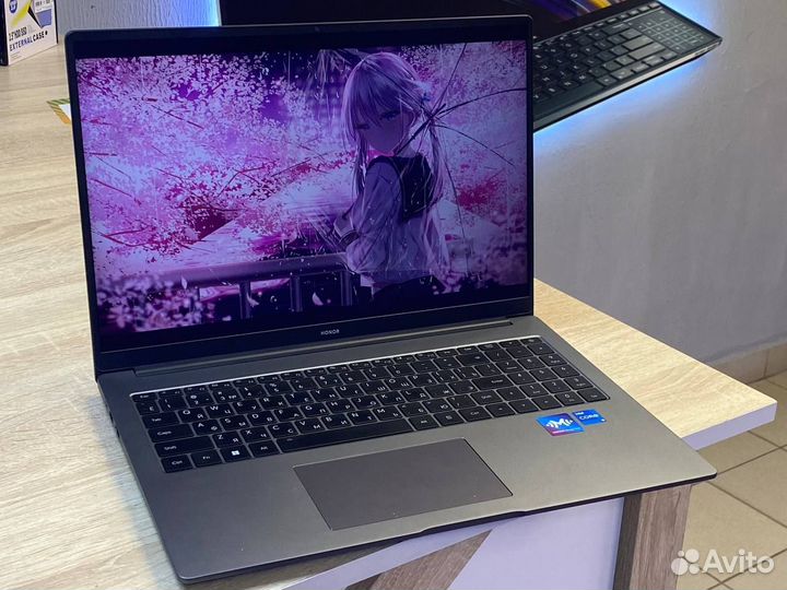Ультрабук Honor i5-12/16 гб озу/SSD 512 гб