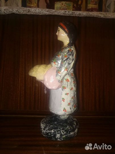 Статуэтка фарфор