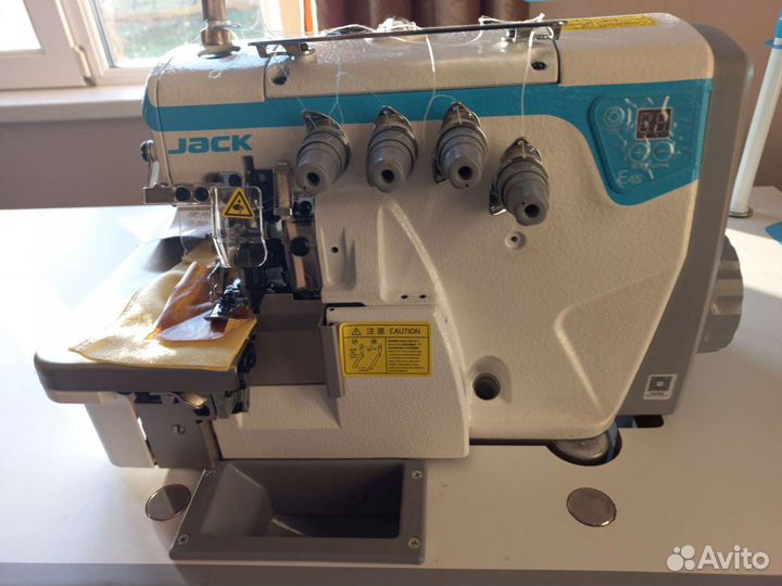 Оверлок Jack E4