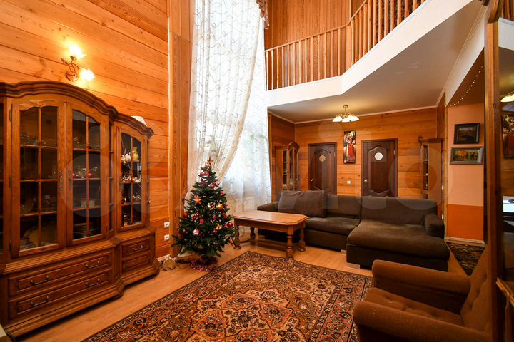 Коттедж 280 м² на участке 20 сот.