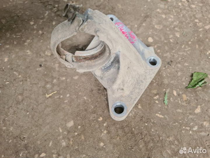 Кронштейн привода Renault Fluence седан M4R 2011