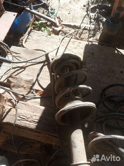 Стойки переднии на Рено Меган сцэник