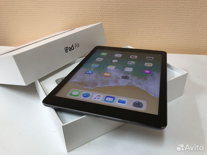 Планшеты iPad Apple. Состояние 5+. Полный комплект