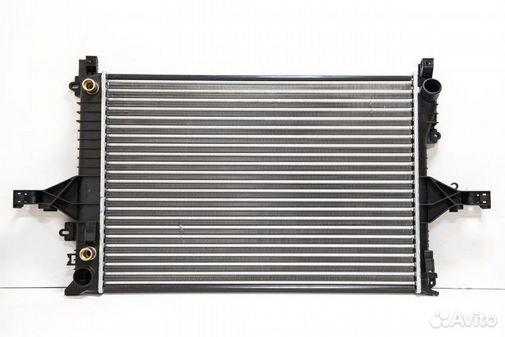 Радиатор охлаждения Volvo V70