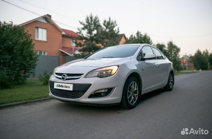 Opel Astra 1.6 МТ, 2013, 127 000 км