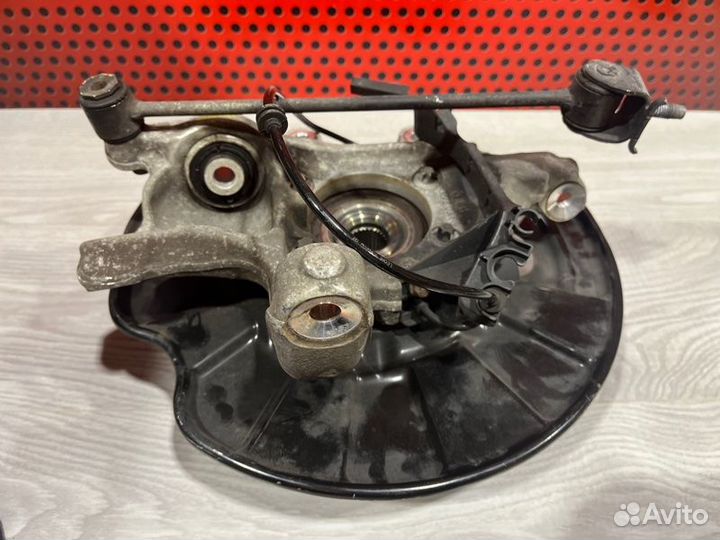 Кулак задний левый Mercedes-Benz S-Class W222 2018