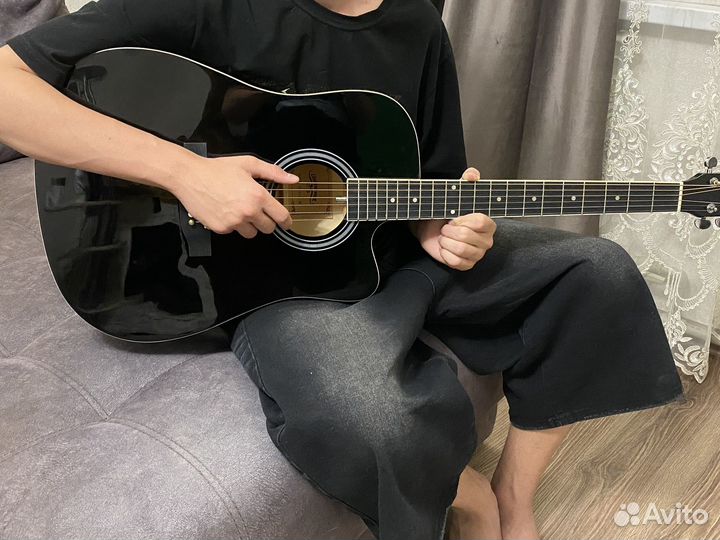Акустическая гитара