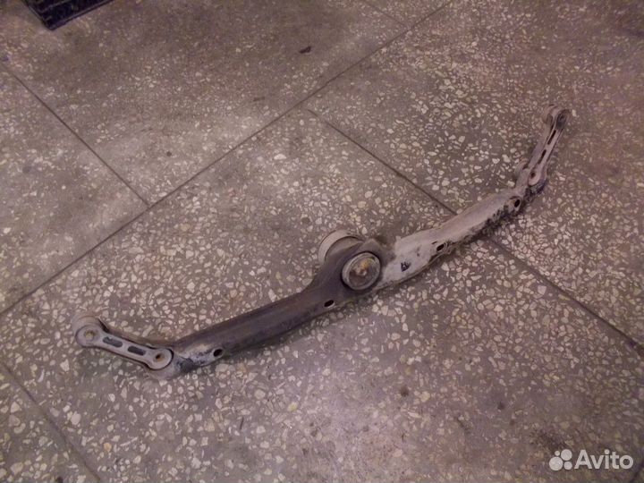 Опора двигателя передняя (Volkswagen Golf)