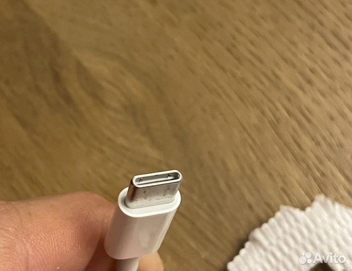 Кабель зарядки оригинал на iPhone