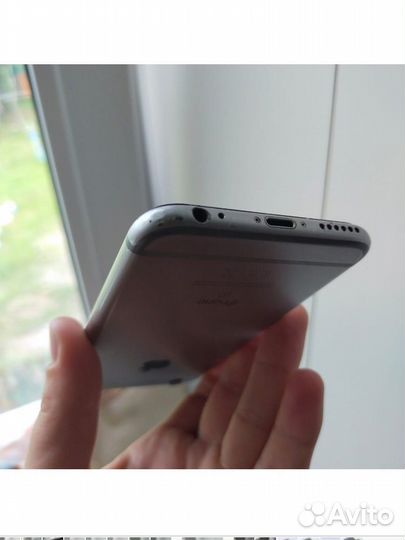 Телефон iPhone 6s