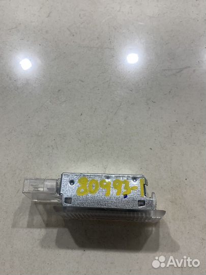 Плафон внутреннего освещения салона