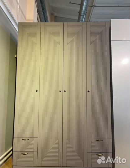 Шкаф распашной