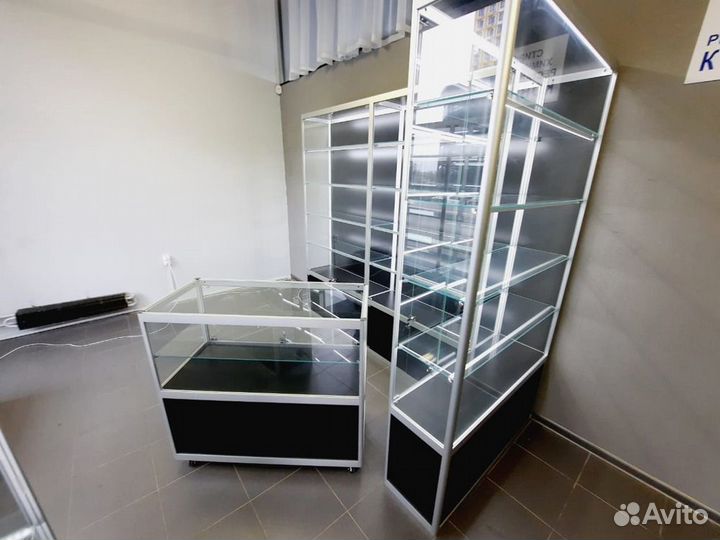 Витрины торговые стеклянные