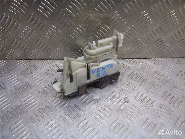 Замок двери задний левый Volkswagen Vento 1993