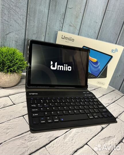 Планшет Umiio с клавиатурой