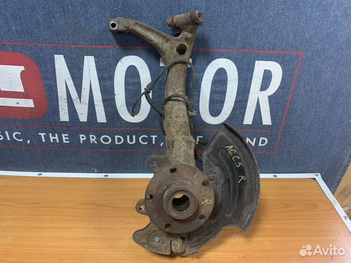 Поворотный кулак передний правый Audi A6 C5