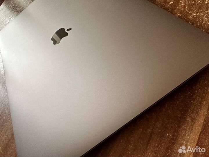Apple MacBook Pro 16