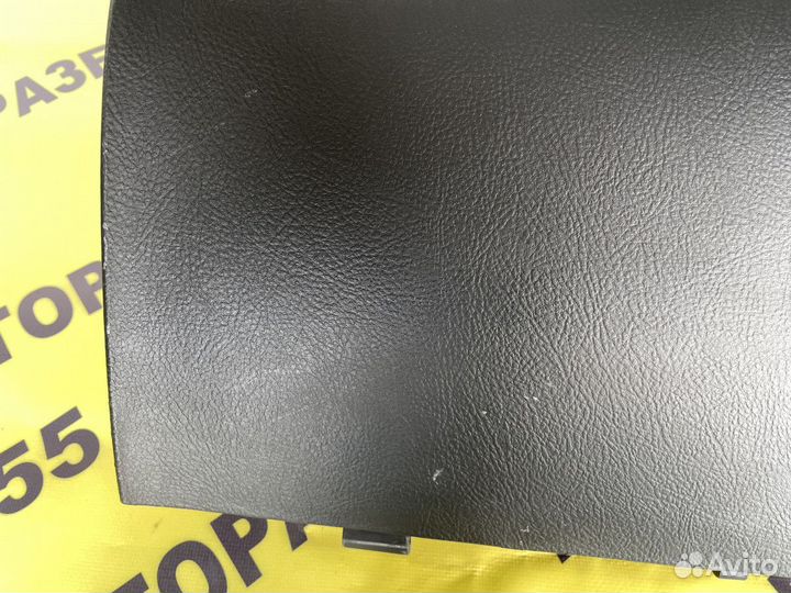 Бардачок Toyota Avensis 2