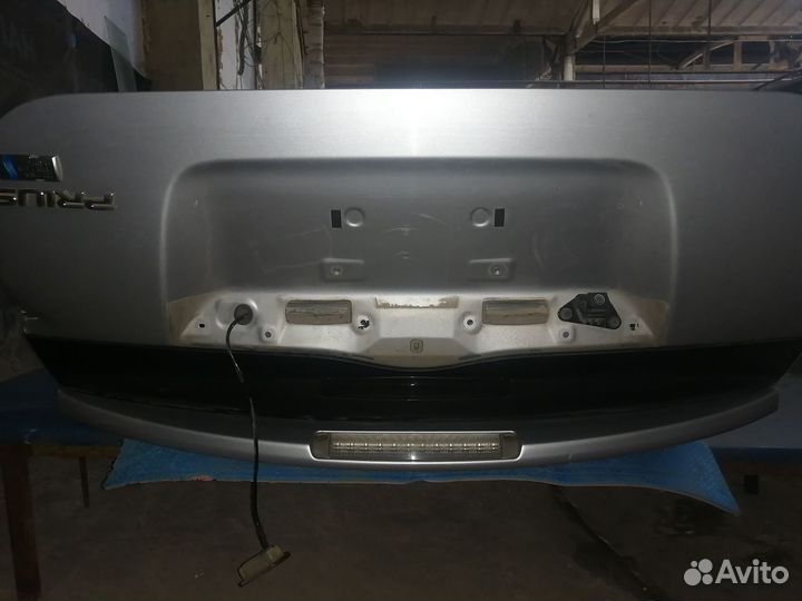 Продам дверь багажника