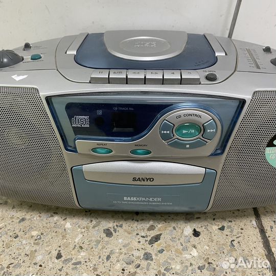 Магнитофон магнитола Sanyo ретро аудиотехника