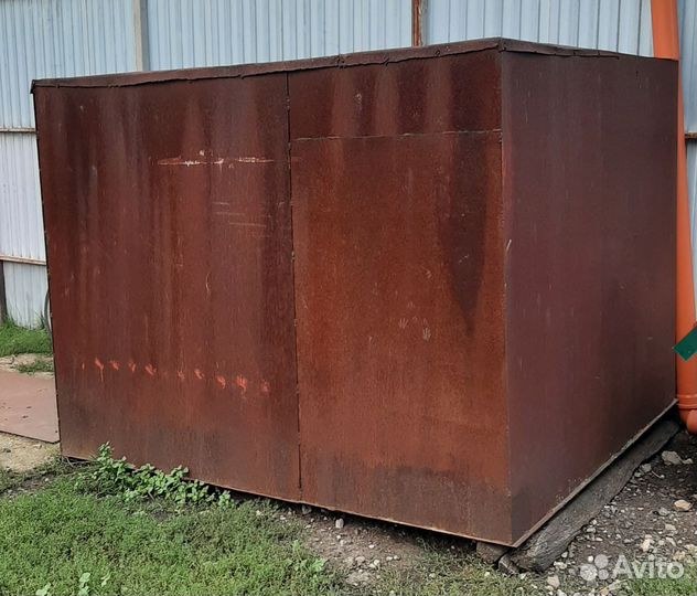 Металлический короб (ларь)