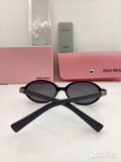 Солнцезащитные очки Miu Miu Regard