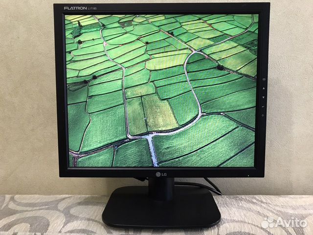 Монитор LG 1718S