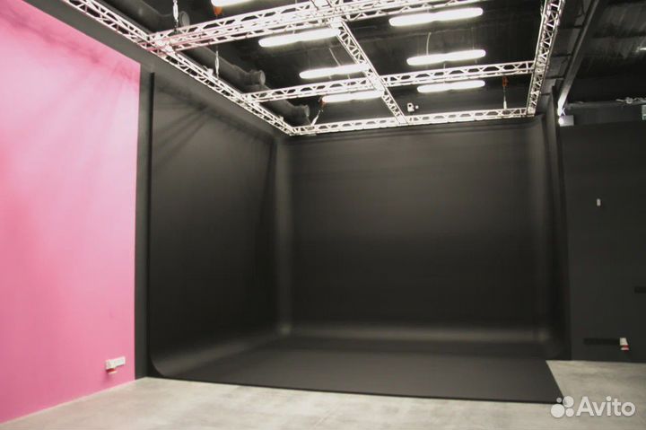 Почасовая аренда съёмочного павильона 195 м²